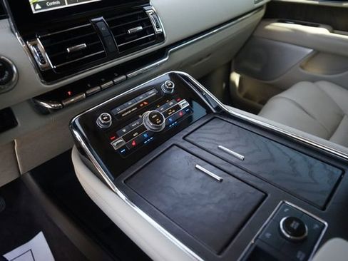 Used 2019 Lincoln Navigator Reserve AWD/4WD image 31