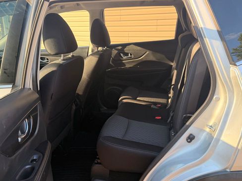 Used 2017 Nissan Rogue SV AWD/4WD image 22