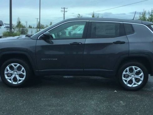Used 2024 Jeep Compass Sport AWD/4WD image 5