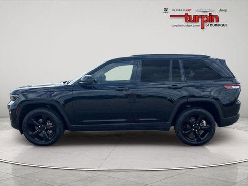 Used 2023 Jeep Grand Cherokee Limited w/ Luxury Tech Group II AWD/4WD image 2