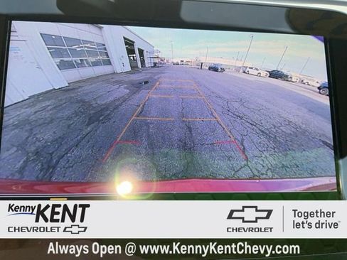 Used 2023 Chevrolet Equinox Premier image 2