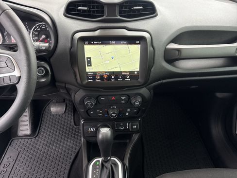 Used 2023 Jeep Renegade Latitude AWD/4WD image 27