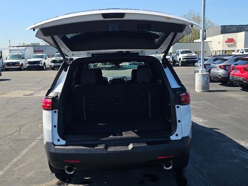 Used 2023 Chevrolet Traverse LT w/ LT Premium Package FWD image 7