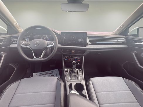 Used 2026 Volkswagen Jetta SE image 16