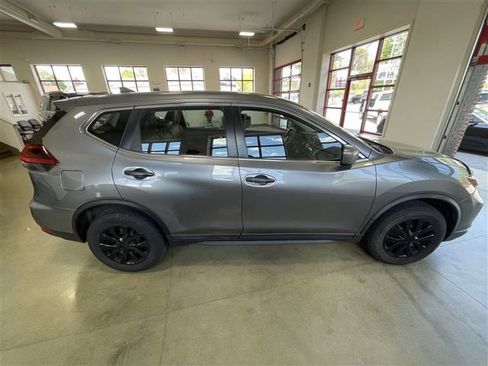 Used 2018 Nissan Rogue S AWD/4WD image 8
