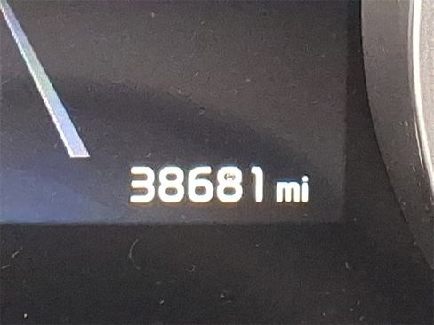 Used 2024 Kia Carnival EX image 21