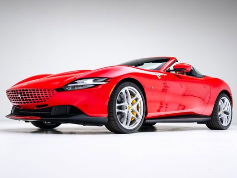 Used 2025 Ferrari Roma Spider image 8