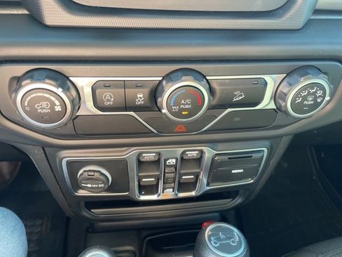 Used 2018 Jeep Wrangler Unlimited Sport S image 10