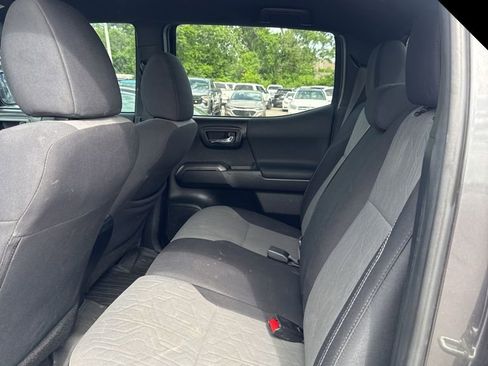 Used 2020 Toyota Tacoma TRD Off-Road AWD/4WD image 14