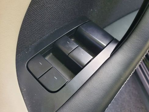 Used 2023 Tesla Model X image 17