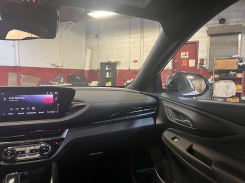 Used 2025 Buick Envista Sport Touring image 34