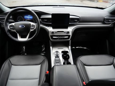 Certified 2022 Ford Explorer XLT w/ Equipment Group 202A image 13