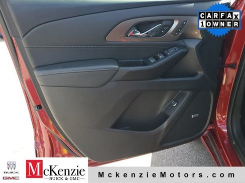 Used 2023 Chevrolet Traverse Premier FWD image 8