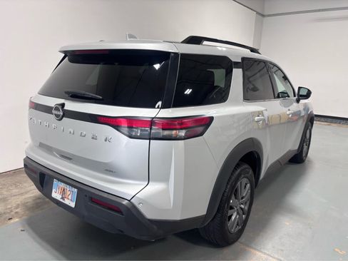 Used 2025 Nissan Pathfinder SV AWD/4WD image 7