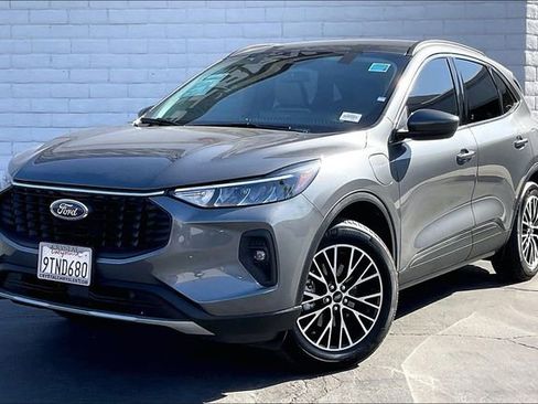 Used 2025 Ford Escape SE FWD image 1