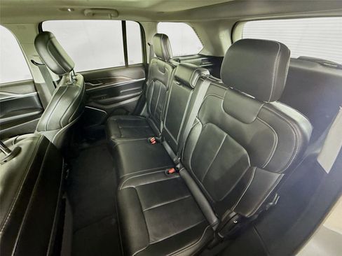 Used 2022 Jeep Grand Cherokee Limited 4xe image 11