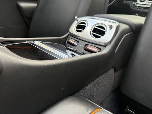 Used 2018 Rolls-Royce Dawn RWD image 32