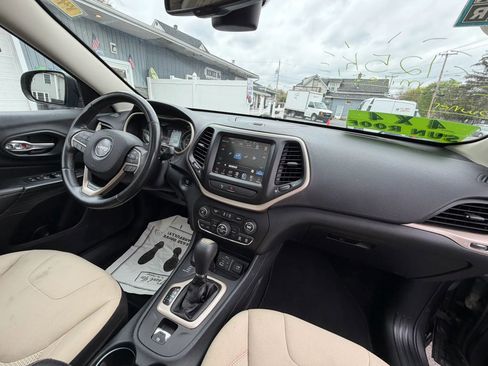 Used 2016 Jeep Cherokee 75th Anniversary AWD/4WD image 19
