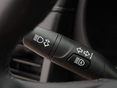 Used 2024 GMC Terrain SLT image 30