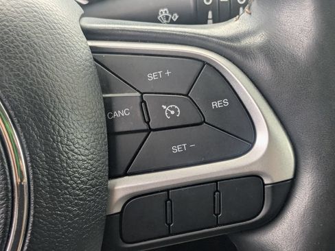 Used 2019 Jeep Compass Latitude w/ Cold Weather Group AWD/4WD image 11