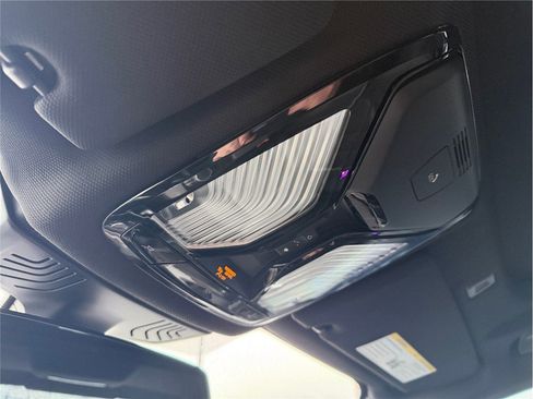 Used 2020 BMW M550i xDrive w/ Dynamic Handling Package image 21