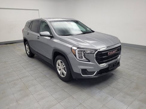 Used 2024 GMC Terrain SLE image 13