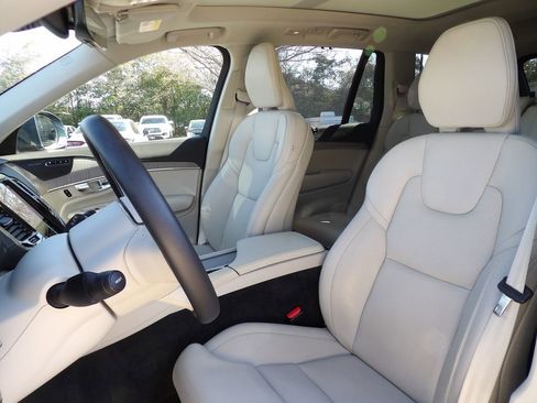 Certified 2025 Volvo XC90 B6 Ultra w/ Protection Package Premier image 15