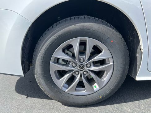 Used 2025 Toyota Sienna LE image 15