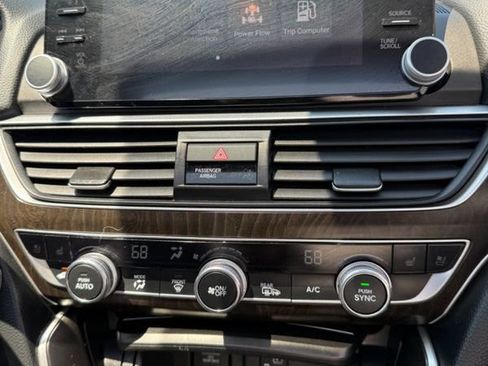 Used 2020 Honda Accord Touring image 10