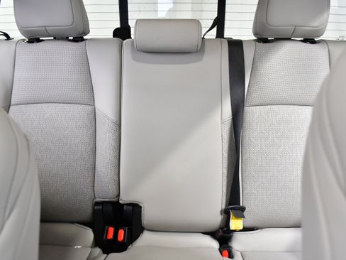 Used 2024 Toyota Tacoma Limited w/ Limited Package (LT) image 21