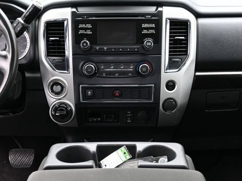 Used 2017 Nissan Titan SV AWD/4WD image 15