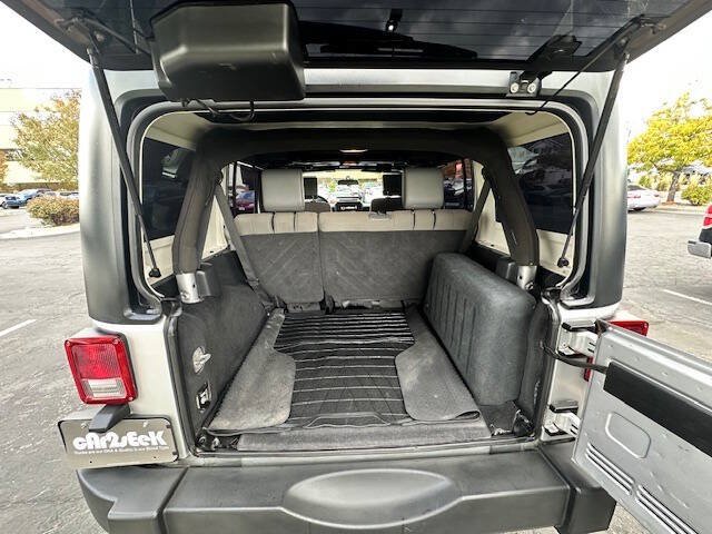 Used 2010 Jeep Wrangler Unlimited Sport AWD/4WD image 18