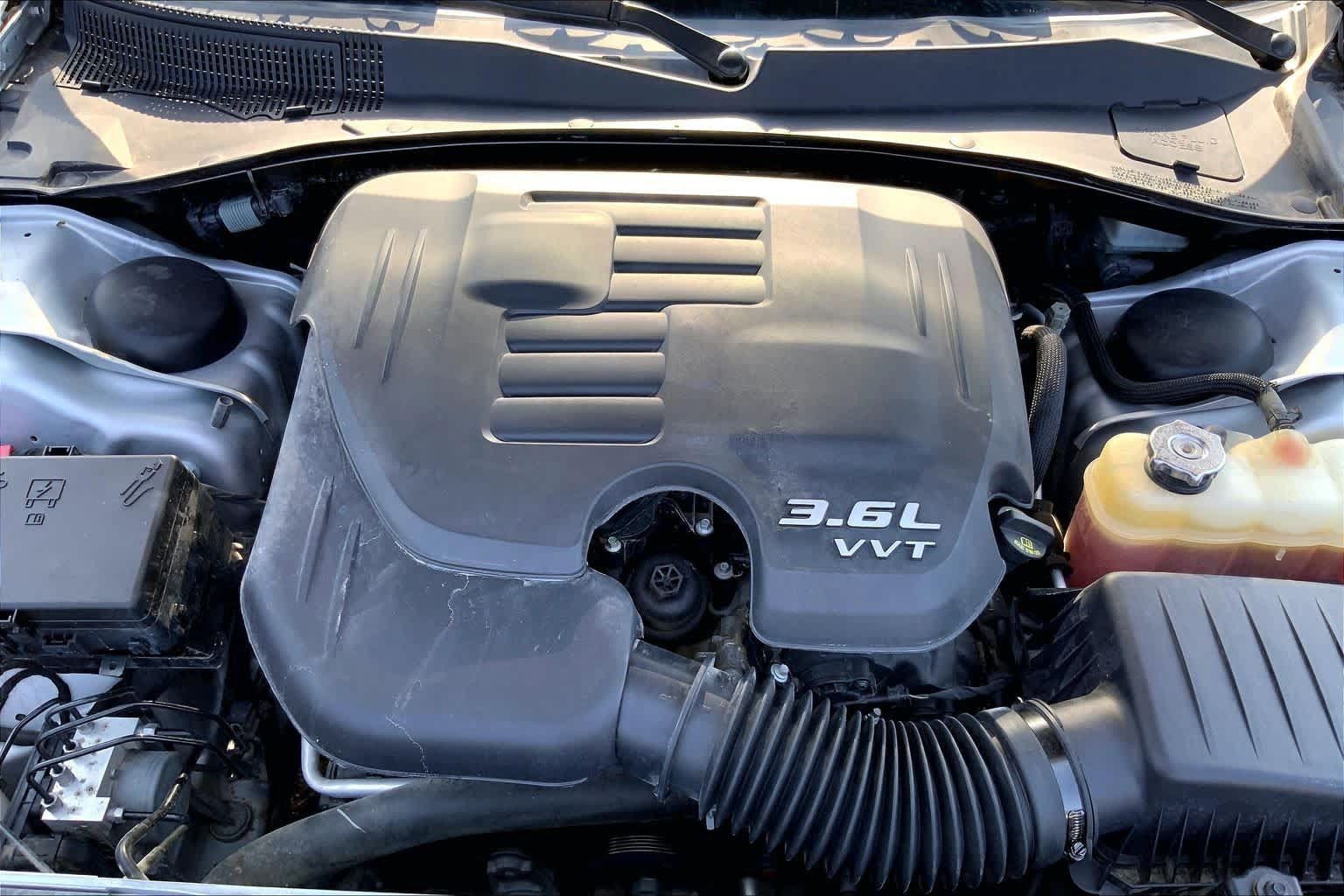 Used 2022 Chrysler 300 Touring w/ Sport Appearance Package RWD image 32