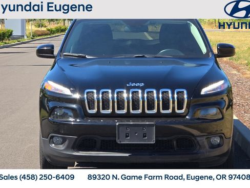 Used 2018 Jeep Cherokee Latitude w/ Cold Weather Group AWD/4WD image 10