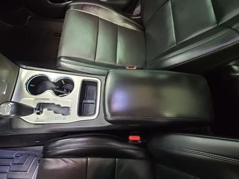 Used 2011 Jeep Grand Cherokee Limited w/ Luxury Group II image 20