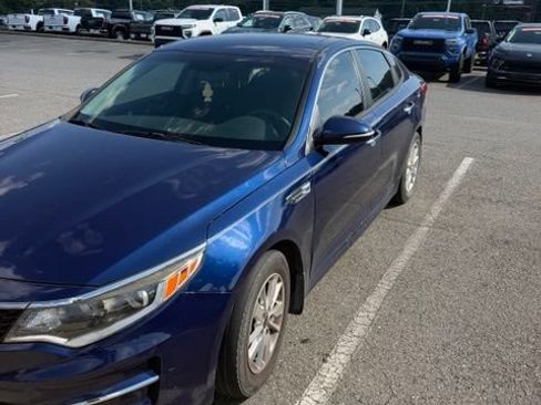 Used 2018 Kia Optima LX FWD image 3