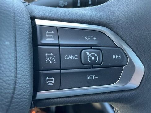 Used 2025 Jeep Compass Limited AWD/4WD image 15