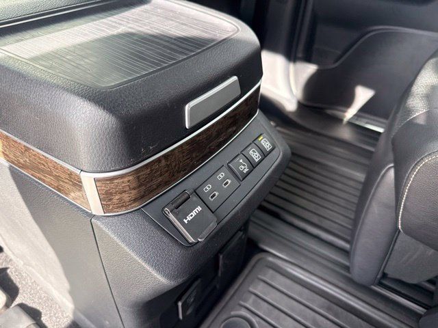 Used 2026 Toyota Sienna Platinum AWD/4WD image 11