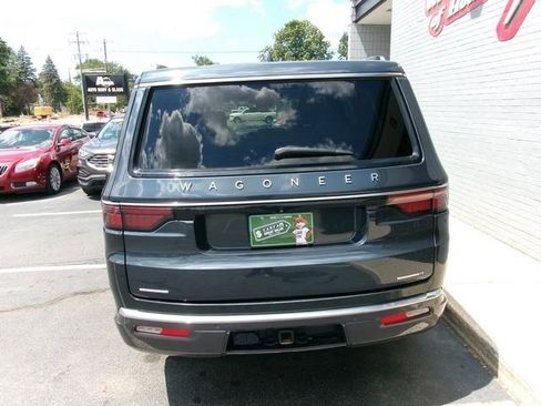 Used 2022 Jeep Wagoneer Series II w/ Premium Group I AWD/4WD image 5