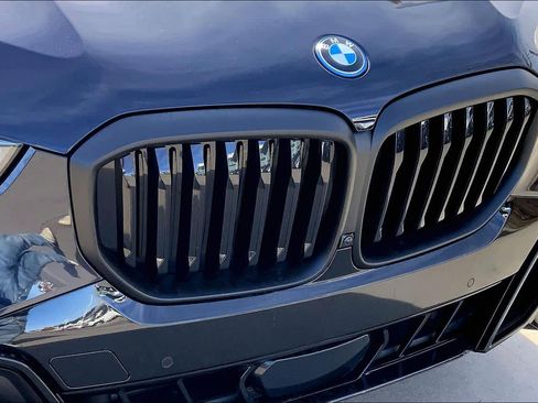 Used 2025 BMW X5 xDrive50e w/ M Sport Package image 28