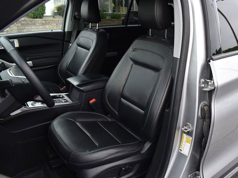 Used 2023 Ford Explorer XLT w/ Equipment Group 202A AWD/4WD image 3