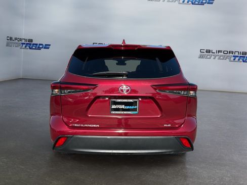 Used 2023 Toyota Highlander XLE FWD image 6