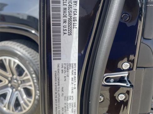 New 2025 Jeep Wagoneer L Base image 28