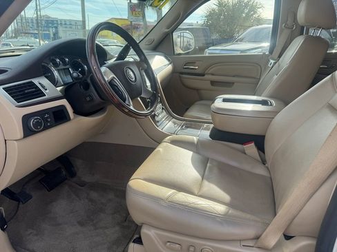 Used 2013 Cadillac Escalade Premium image 7
