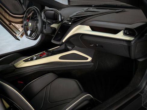 Used 2024 Lamborghini Revuelto AWD/4WD image 31