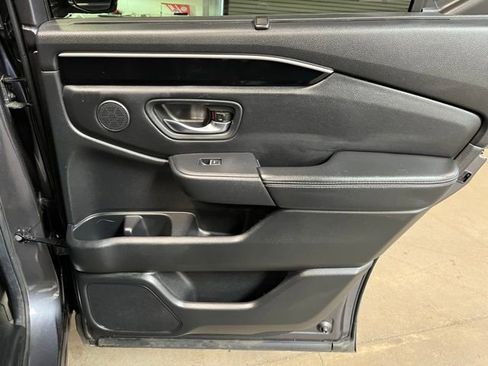 Used 2025 Honda Pilot Touring image 13