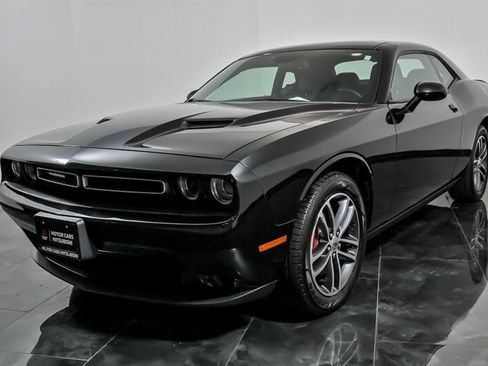 Used 2019 Dodge Challenger SXT AWD/4WD image 5
