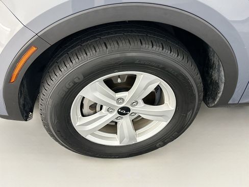 Used 2023 Kia Sorento LX image 11