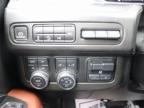 Used 2023 GMC Yukon XL Denali Ultimate image 35