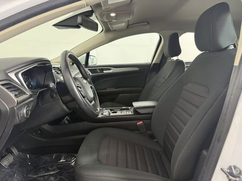 Used 2020 Ford Fusion SE FWD image 14